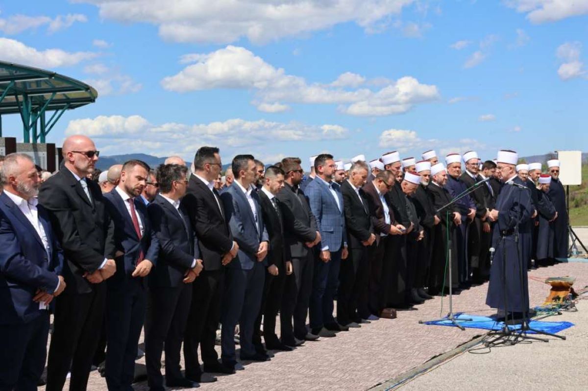 NA ŠEHIDSKOM MEZARJU RAKITA OBILJEŽENA GODIŠNJICA ZLOČINA NAD BOŠNJACIMA VLASENICE